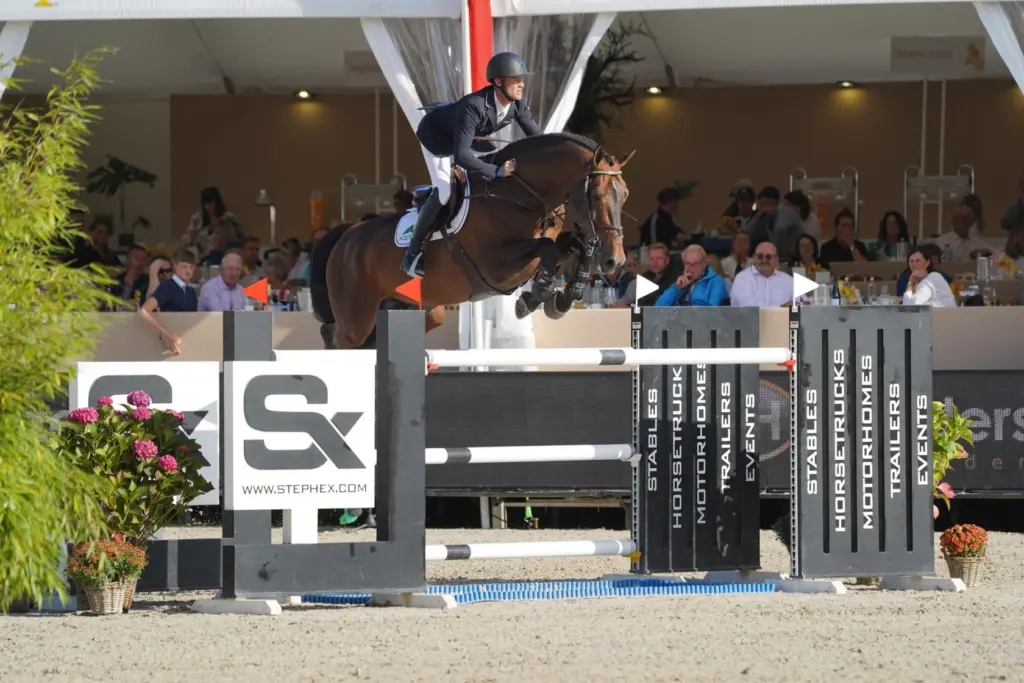 jenson van't meulenhof jumping over obsticle